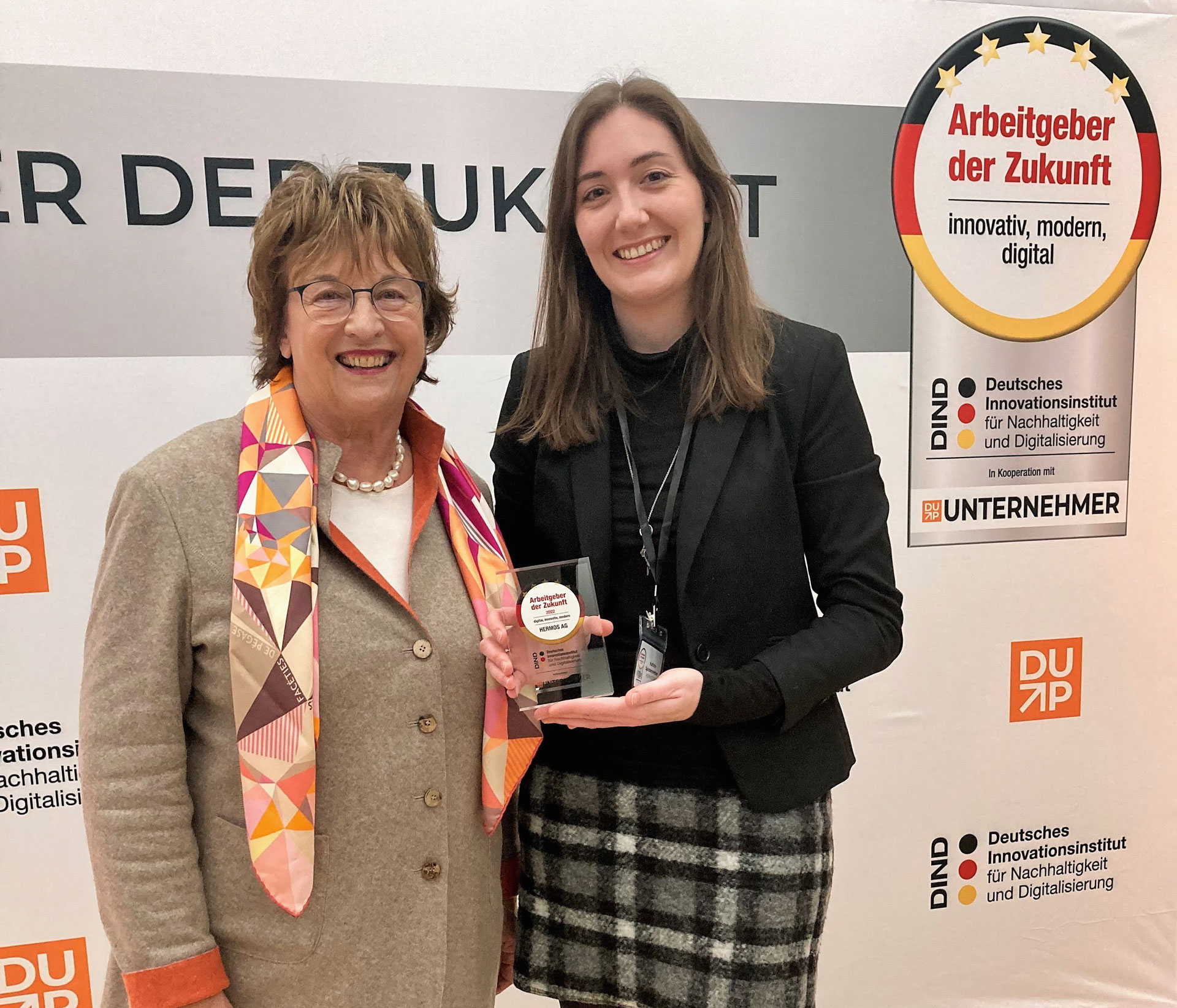 Kathrin Spickenreither (HR HERMOS AG) gemeinsam mit der Bundeswirtschaftsministerin Brigitte Zypries.